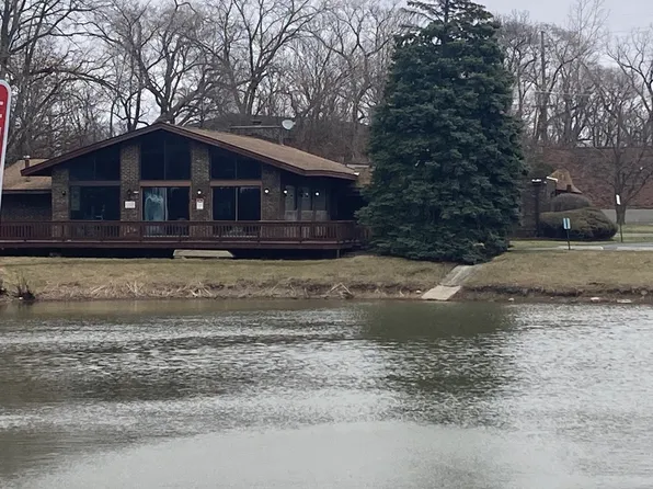 830 Elder Rd #B413, Homewood, IL 60430