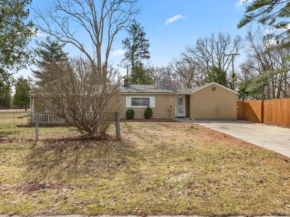 14897 Harrison St, Livonia, MI 48154