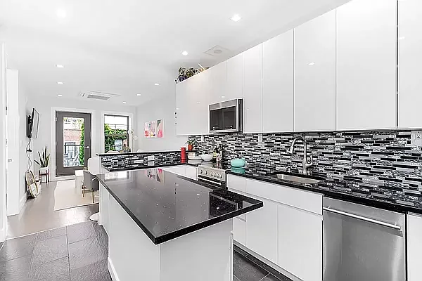 Rented by Loftey LLC | media 18