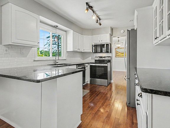 5th image of 6381 Merritt Rd