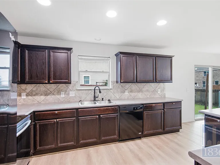 9000 Norwich Castle Dr — Photo 14