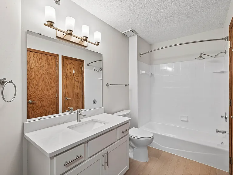 Oak Pointe Apartments — Photo 15