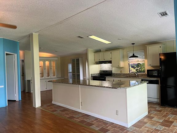 4th image of 7814 SE Saratoga Drive