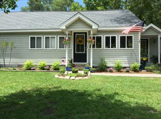 111 Waterlog Ln, Bonneau, SC 29431