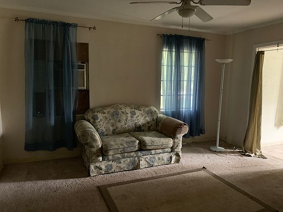 3rd image of 3747 Roswell Dr