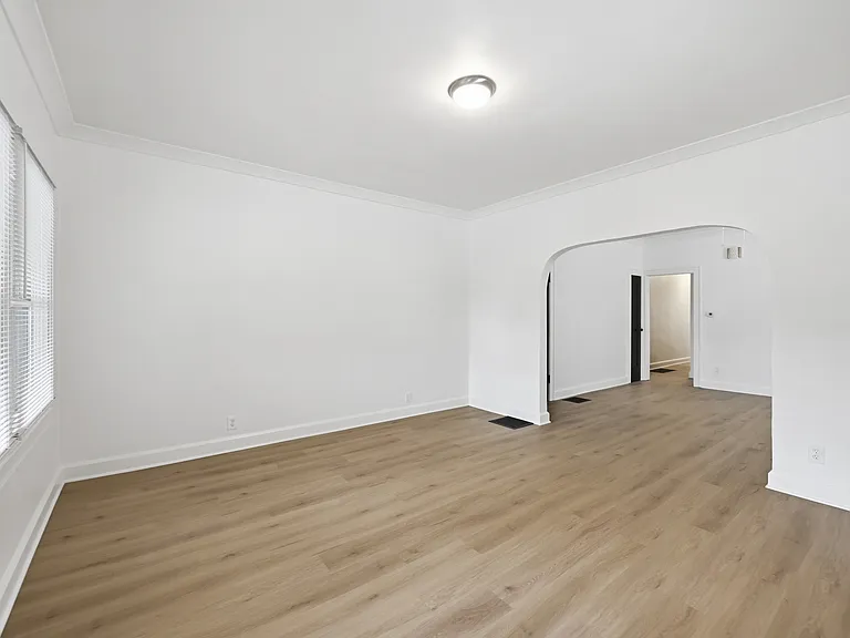 833 N Riley Ave — Photo 8