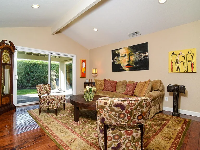 1228 Lantern Ct — Photo 5