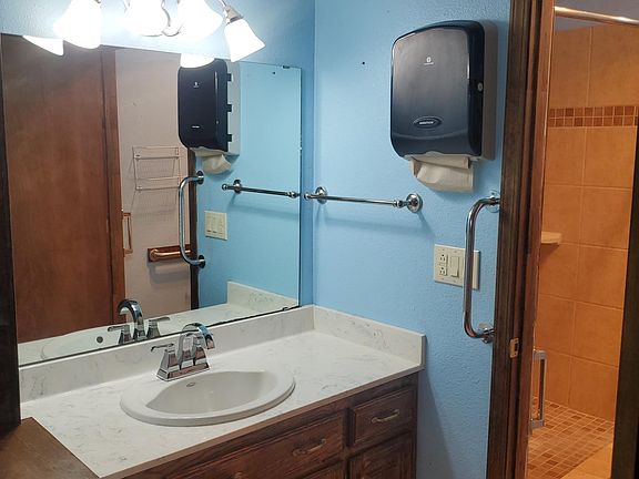 4th image of 4448 Lyndale Dr