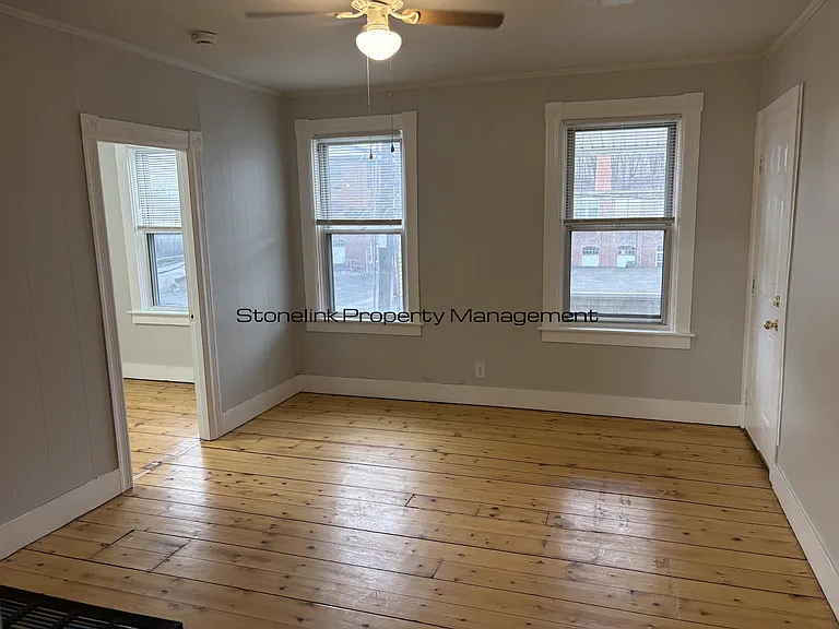 315 E School St — Photo 5