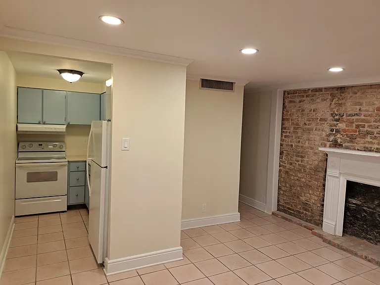 617 Dauphine St #9 — Photo 6