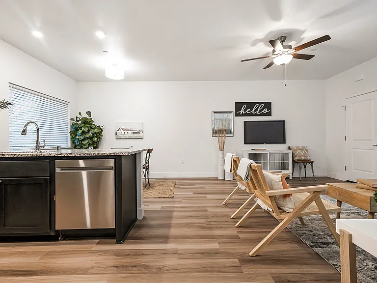 1401 Oakdale St #101 — Photo 1