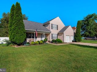 28 Randolph Ln, Sicklerville, NJ 08081
