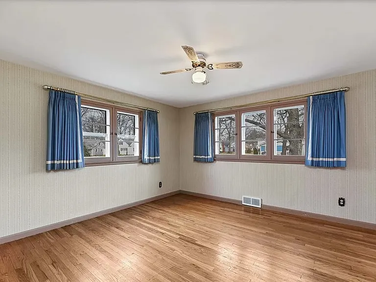 Pleasant Hill Dr — Photo 13