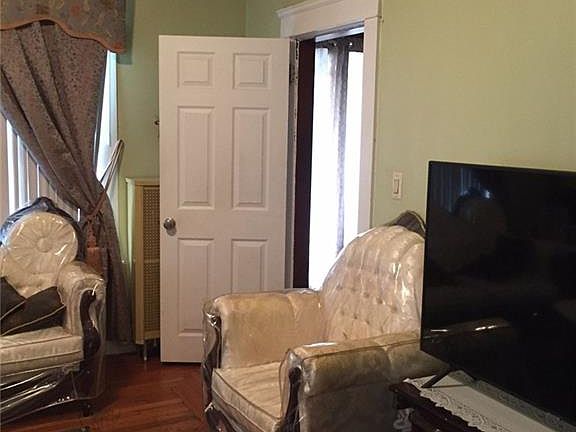 5th image of 149 Blackamore Ave