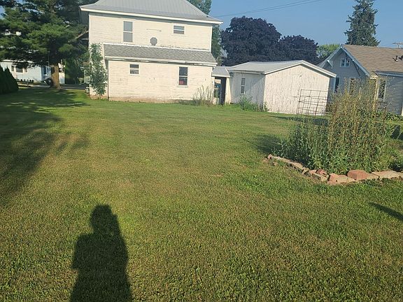 2nd image of 109 Oak St