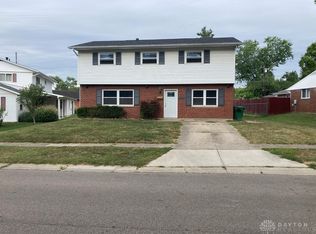 145 Woods Rd, Springboro, OH 45066