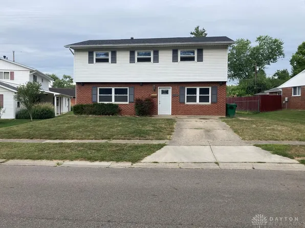 145 Woods Rd, Springboro, OH 45066