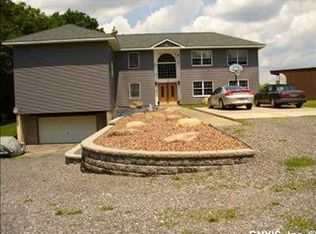 90 Cedarwood Blvd, Baldwinsville, NY 13027