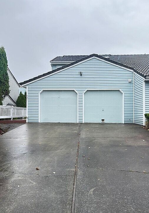 1st image of 831 S 310th Pl