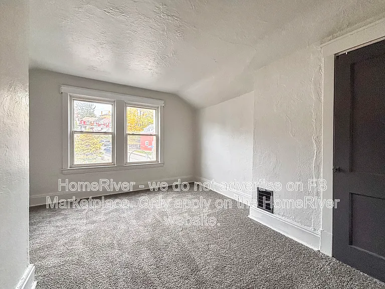 302 Mathews Ave — Photo 7
