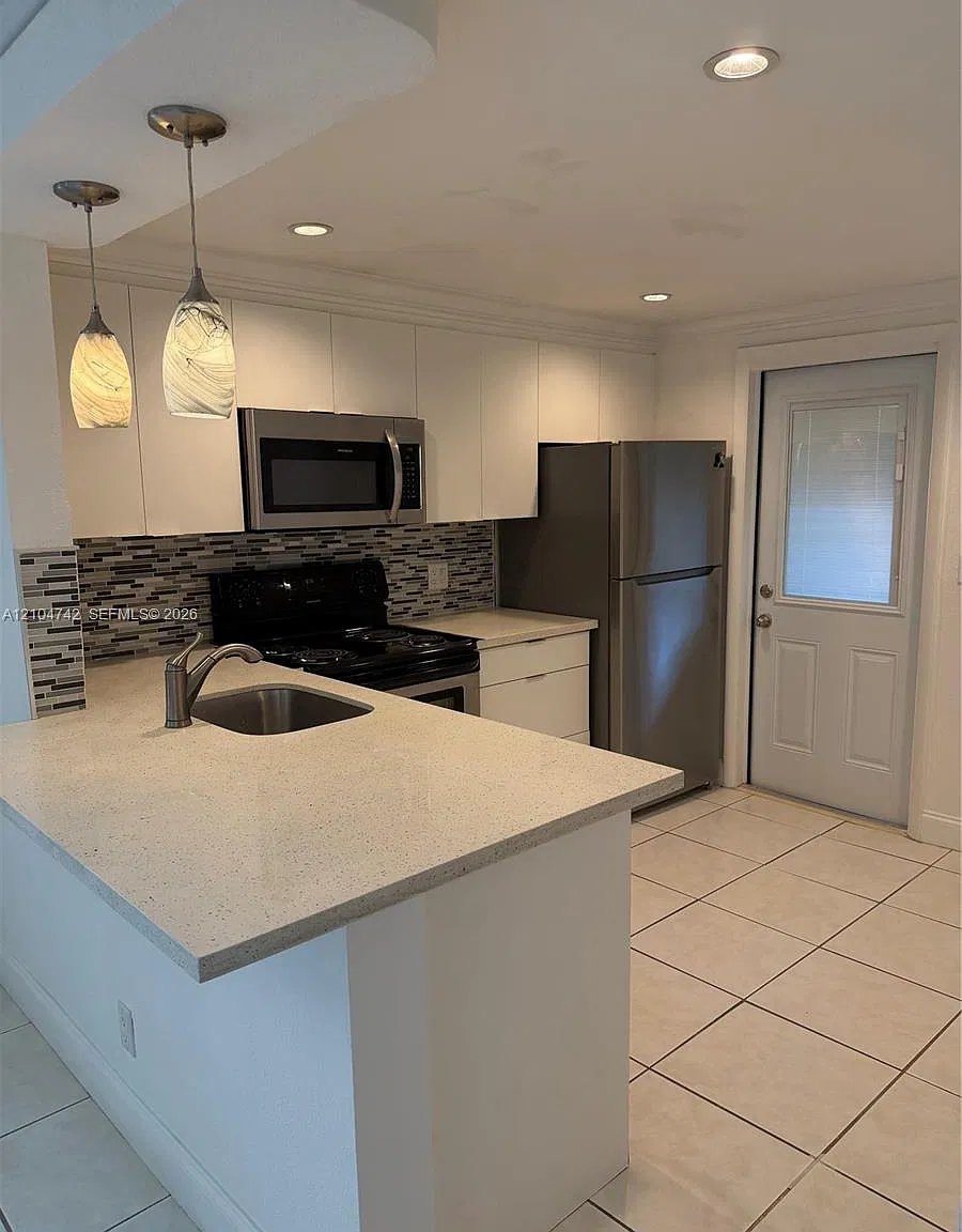 2 bed, 1.5 bath, $2,100 — Photo 3