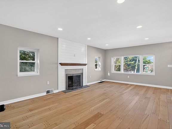 5th image of 99 Rorer St