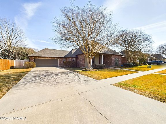 3rd image of 103 Cresthill Dr