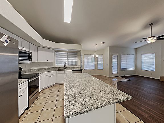 4th image of 12723 W Edgemont Ave