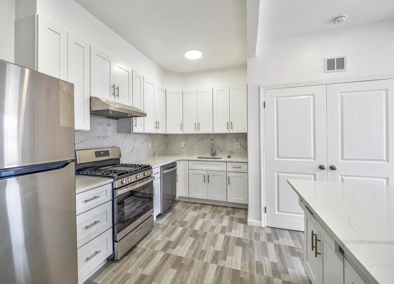 3 bed, 1.0 bath, $2,800 — Photo 3