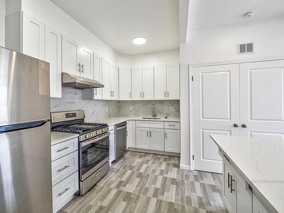 3rd image of 17 Kearny Ave Floor 3