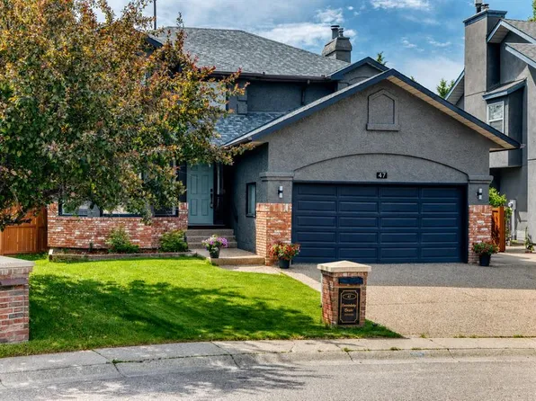 47 E Canterbury Ct SW, Calgary, AB T2W 6C2