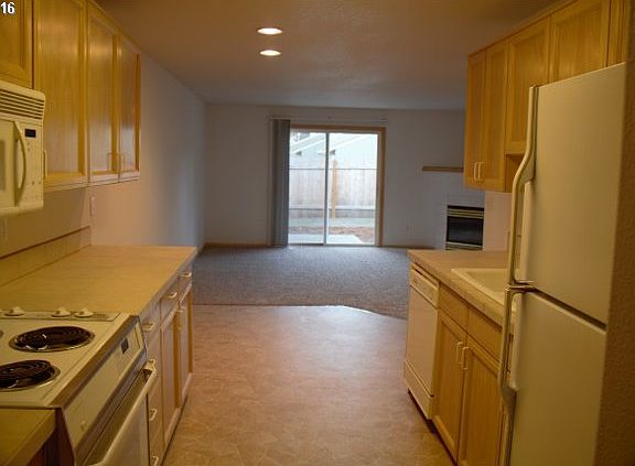 5th image of 9002 NE Lewis Dr