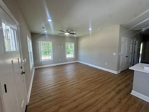 5th image of 271 Zion Rd.