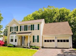 21 Chestnut Ln, Milford, CT 06461