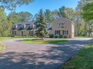 2 Mile Ln, Ipswich, MA 01938