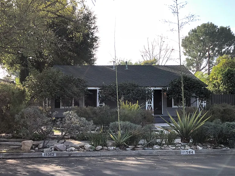 11562 Huston St — Photo 4