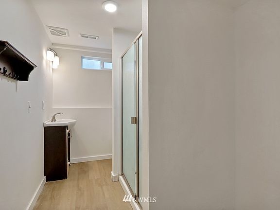 4th image of 1610 7th St NE #5