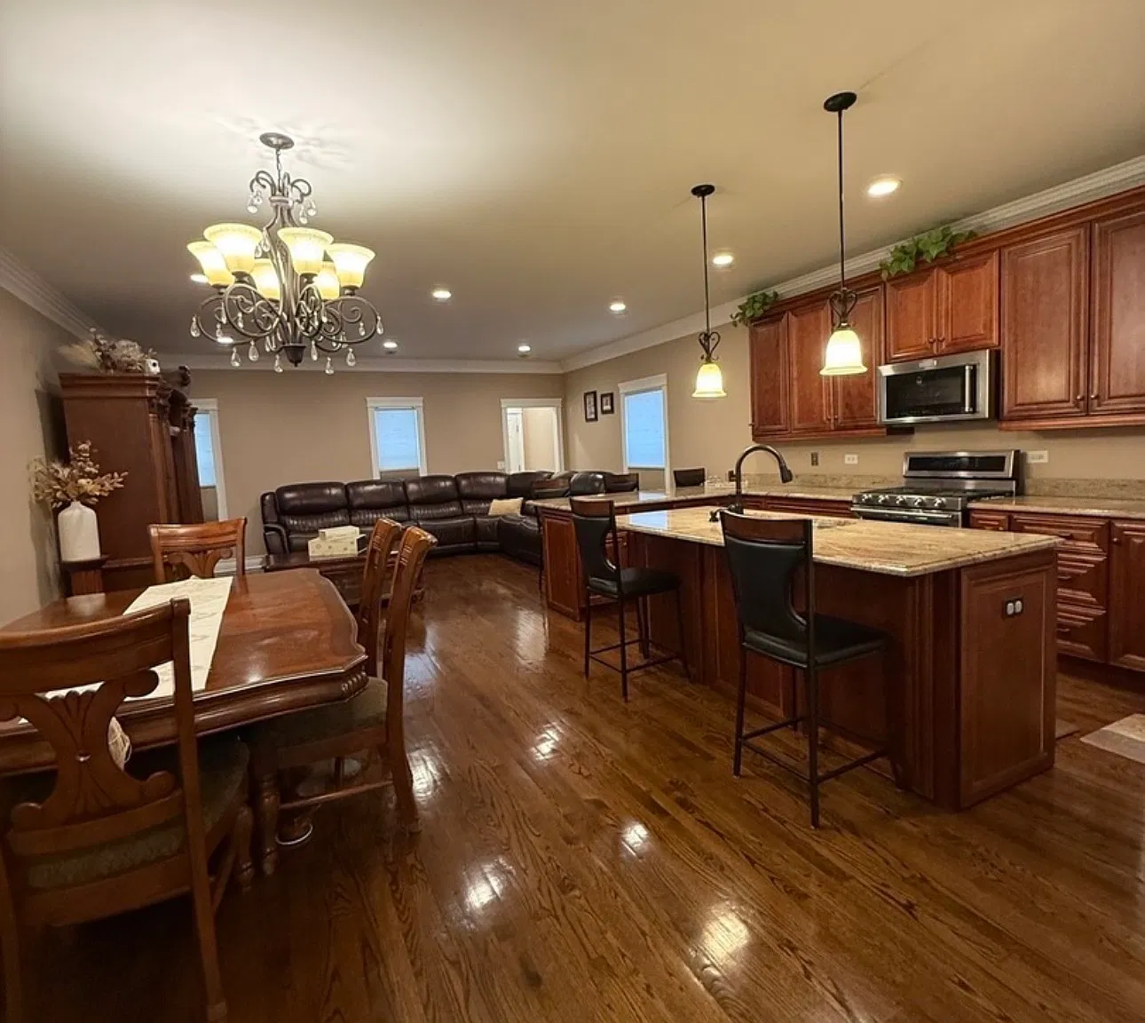 4 bed, 3.5 bath, 3230 sqft, $3,900 — Photo 3