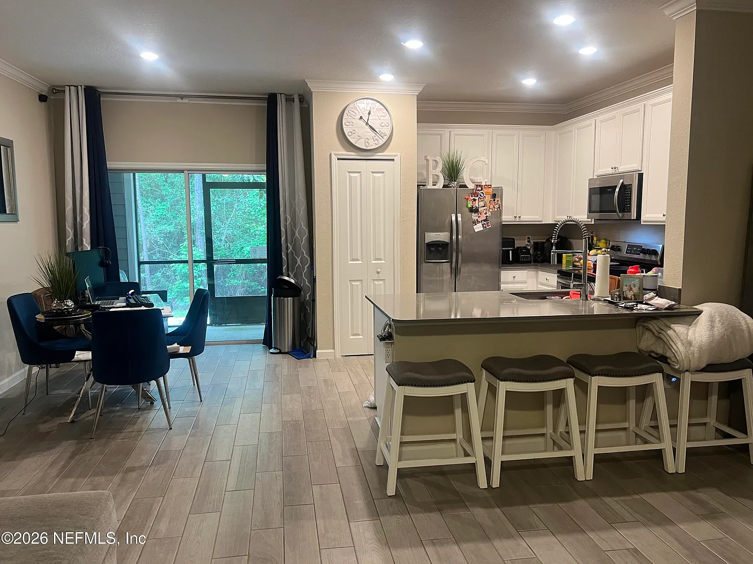 3 bed, 2.5 bath, 1660 sqft, $2,000 — Photo 4
