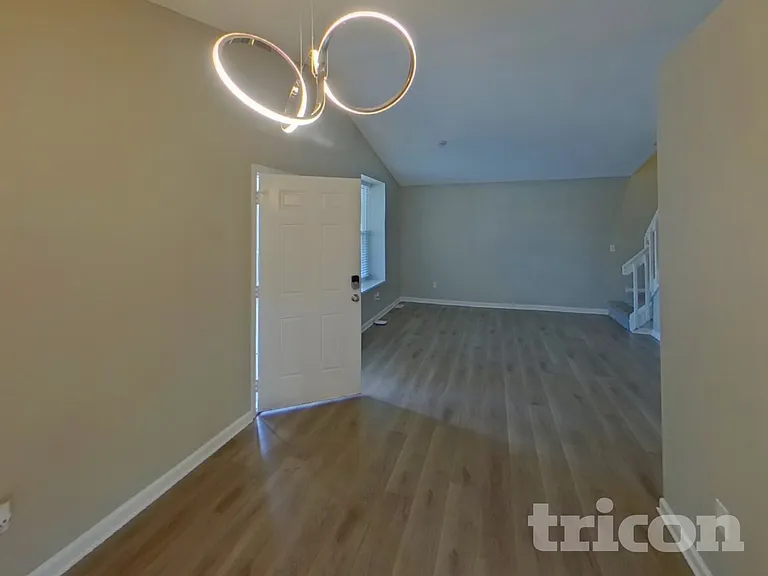 4820 Jet Wing Cir W — Photo 2