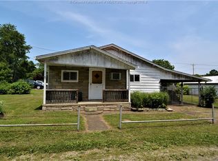 11 Walnut St, Buffalo, WV 25033