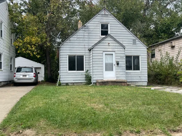 1066 Himelright Blvd, Akron, OH 44320