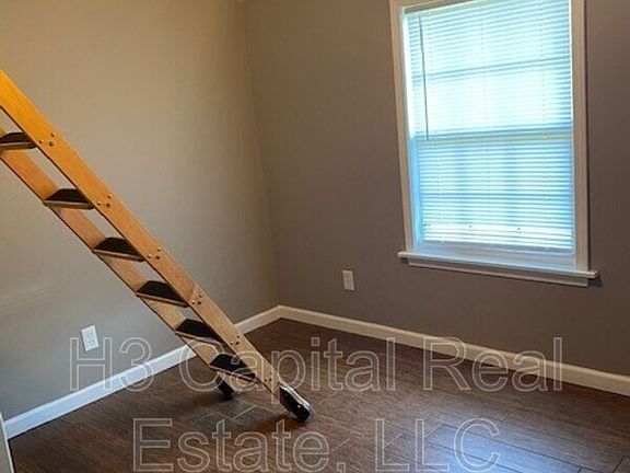 4th image of 2213 Charles St