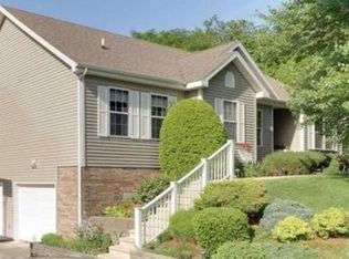 824 Heritage Dr, Mackinaw, IL