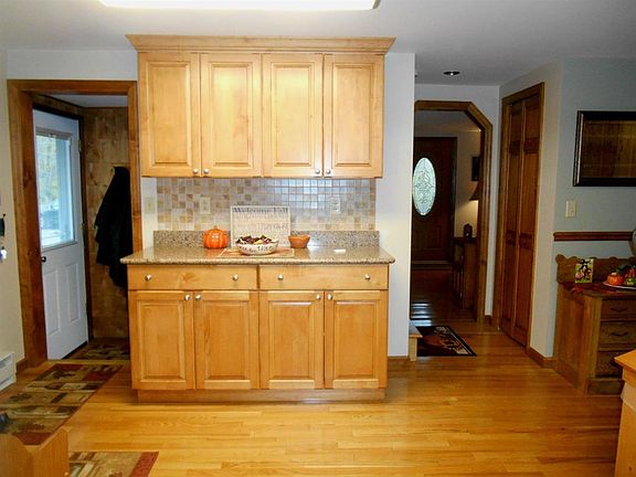4th image of 42 Washington St