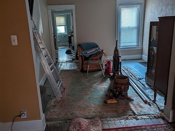 5th image of 133 W Laurel St #1