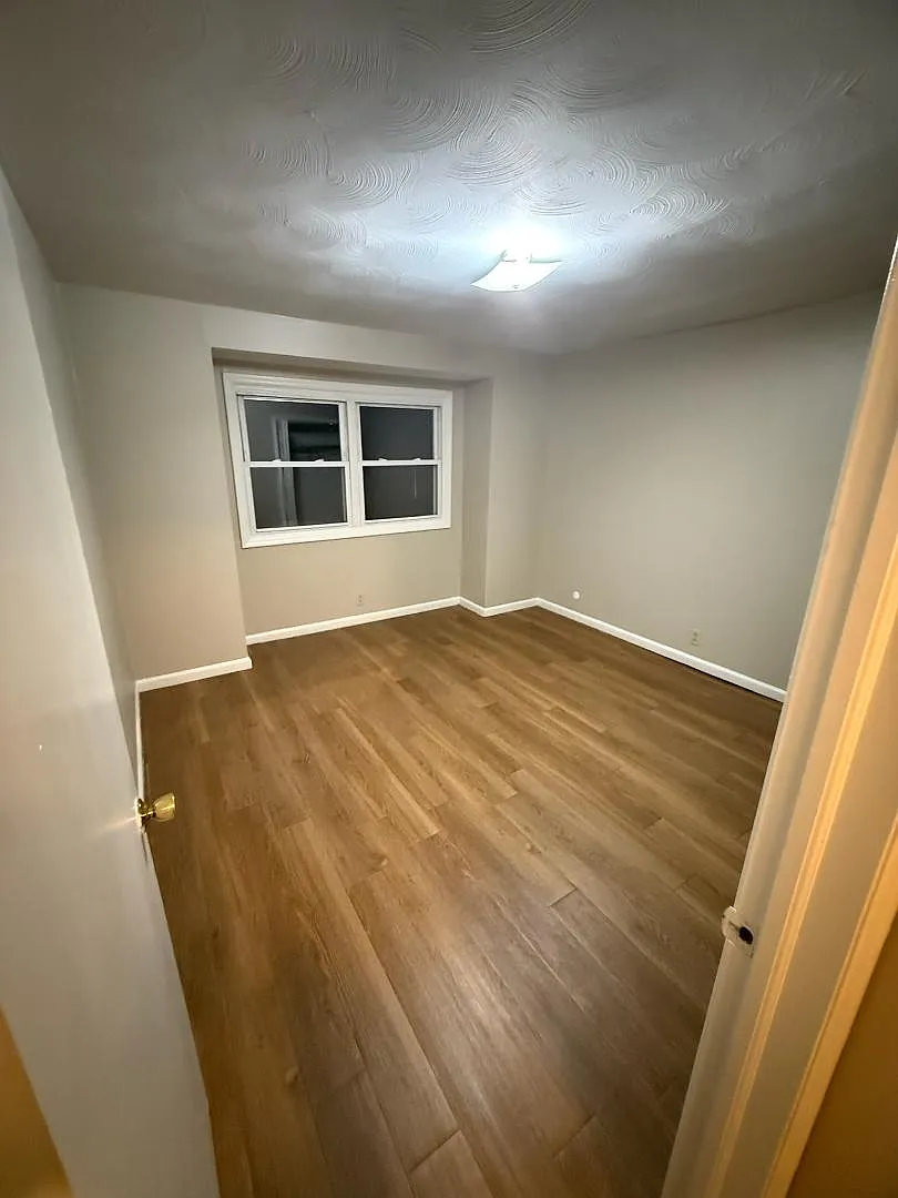 19 Lakeshore Drive Apt 10 - 9-7 — Photo 4