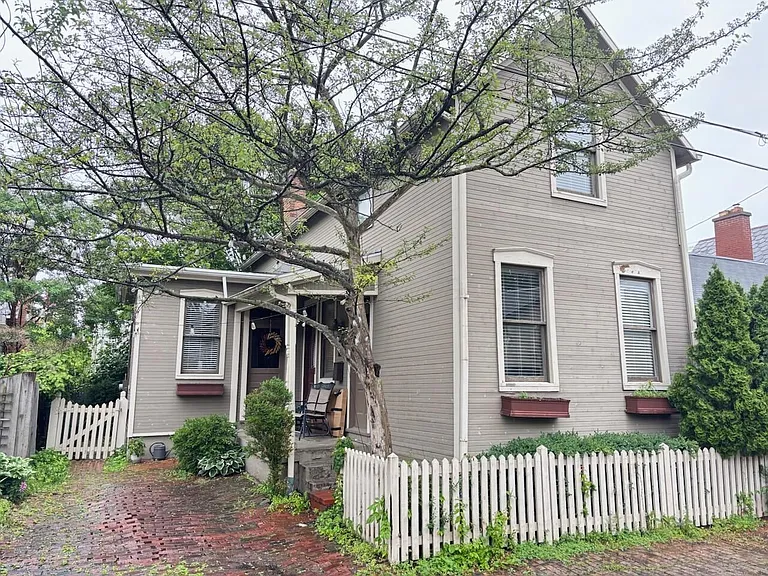 874 Macon Aly — Photo 1