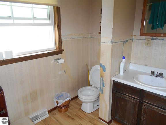 5th image of 1456 Sheldon Rd