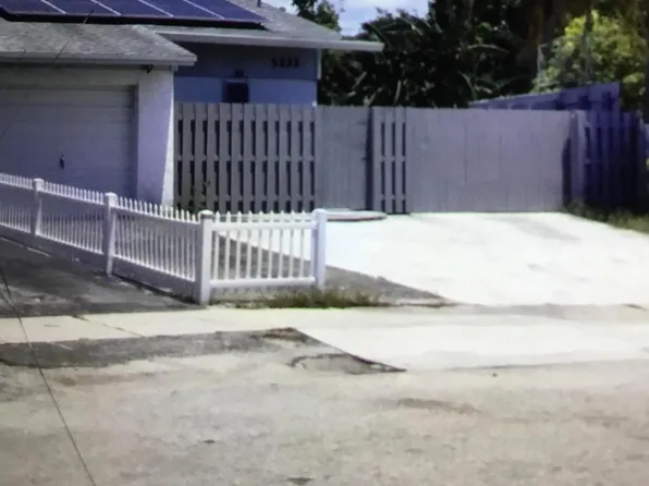 5233 NW 6th Street, Delray Beach, FL 33445